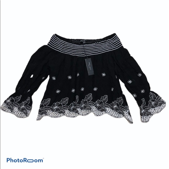 Romeo & Juliet Couture Tops - NEW Romeo and Juliet off the Shoulder Blouse